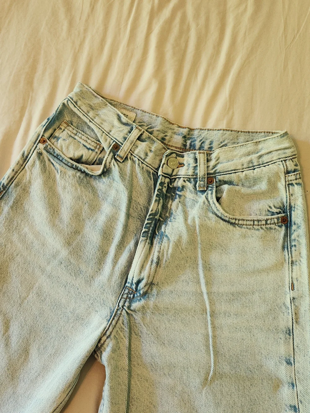 Zara Light Wash Frayed Hem Straight Leg Jeans